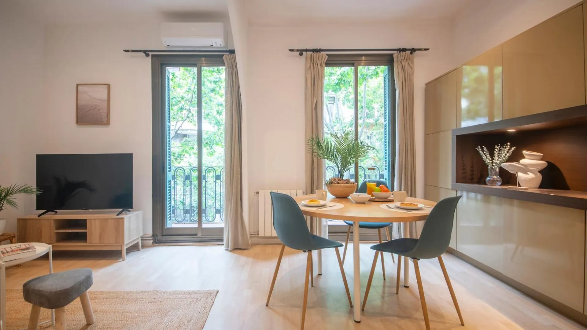 One Bedroom Apartment In Carrer Arago Barcelona